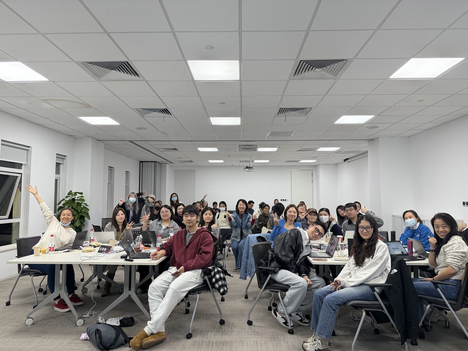 上海家化企业内训《营销 AI 入门营》2025 年 12 月 12 日培训现场合影